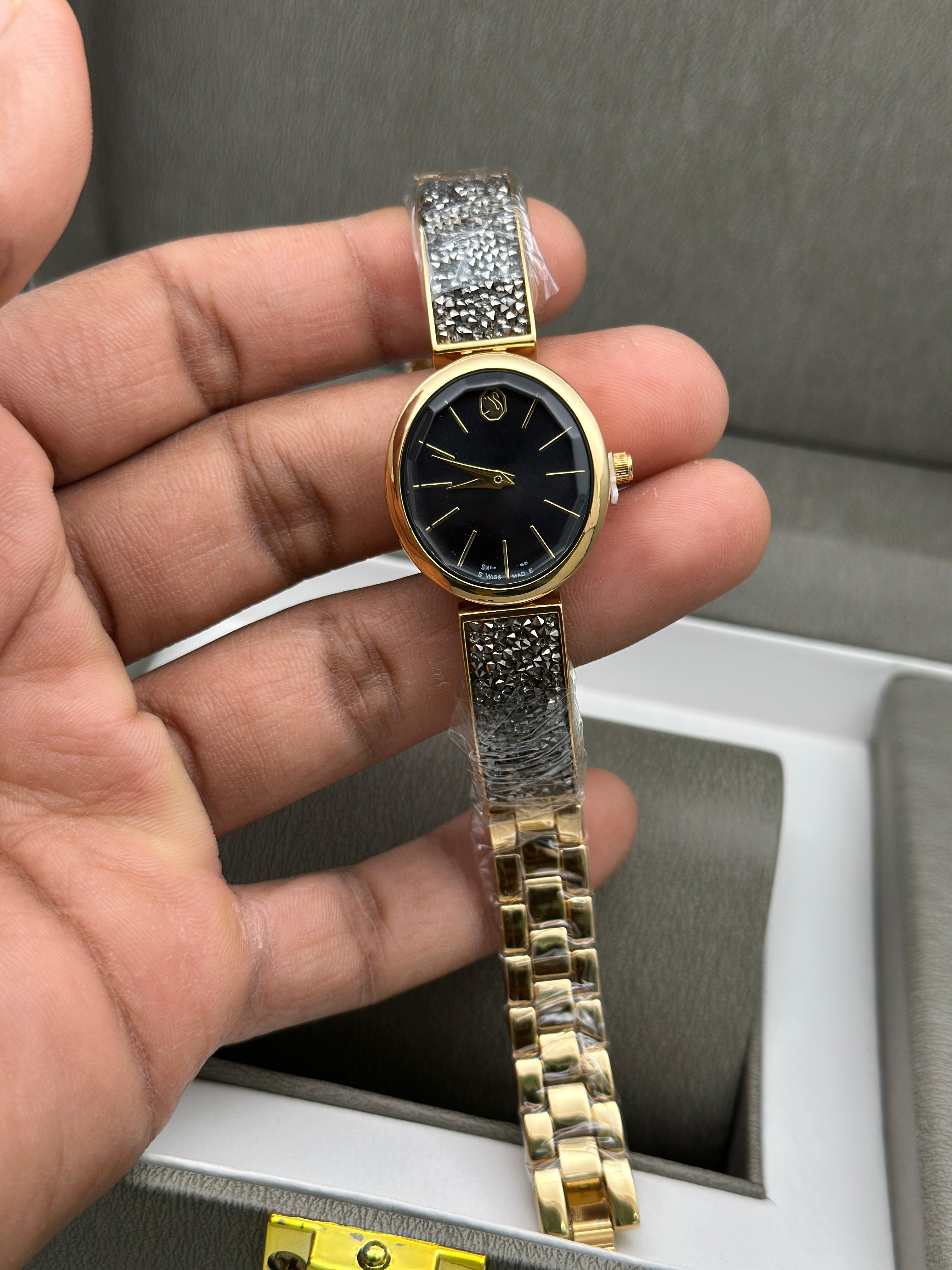 Crystal Rock oval watch, Swiss Made, Crystal bracelet (Gold)
