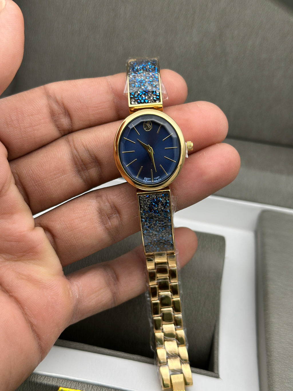 Crystal Rock oval watch, Swiss Made, Crystal bracelet (Gold)