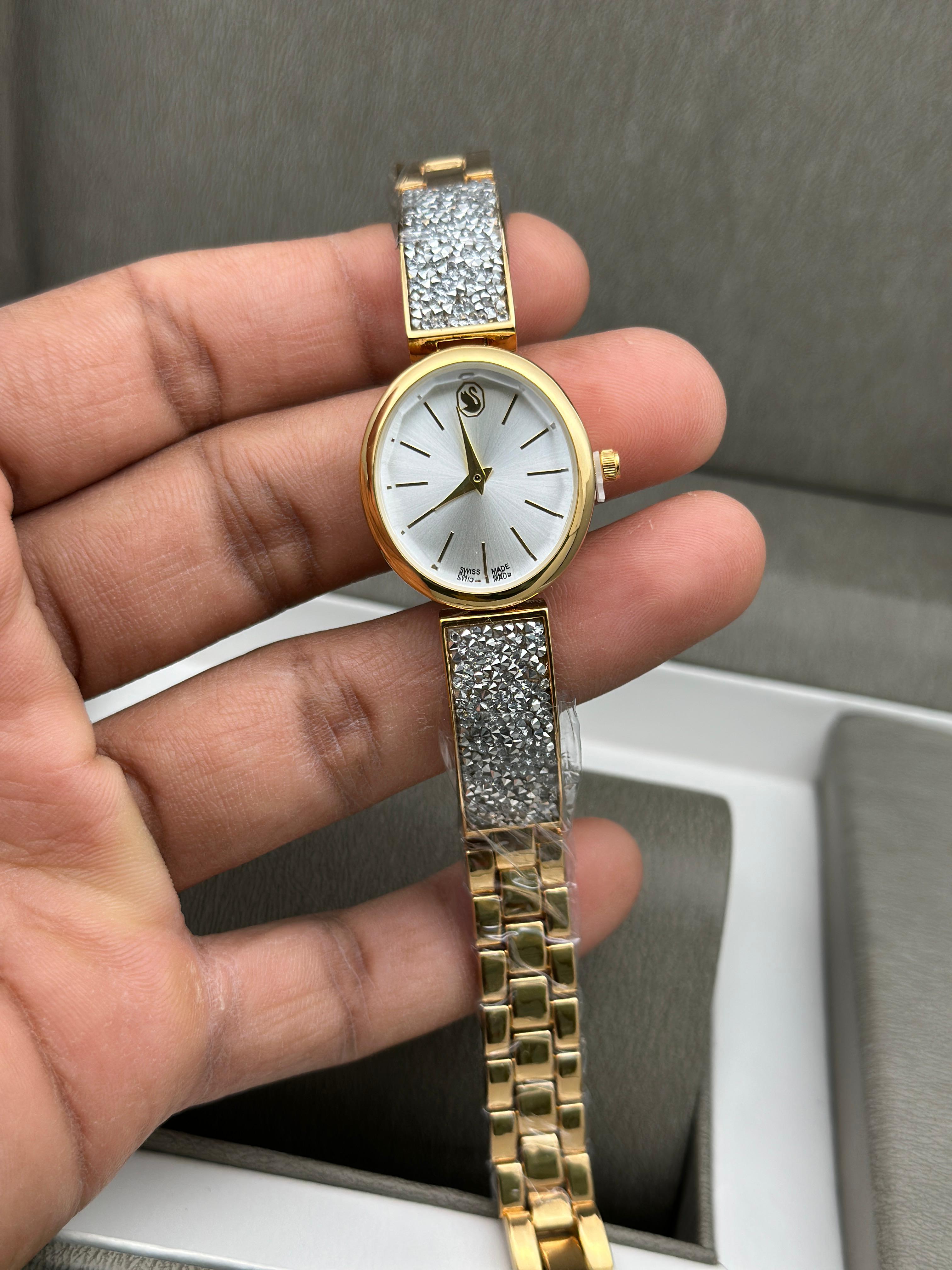 Crystal Rock oval watch, Swiss Made, Crystal bracelet (Gold)